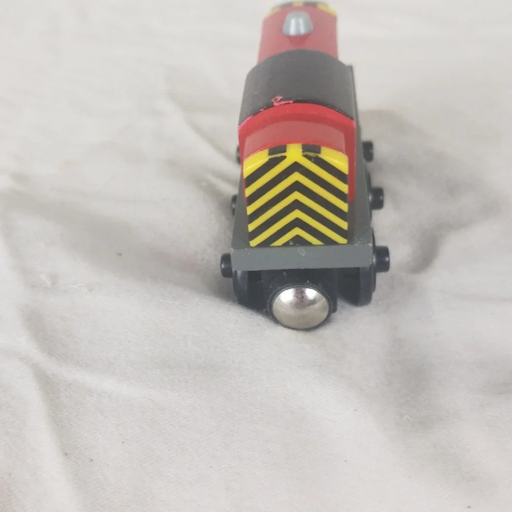 Thomas & Friends Salty Wooden Railway Kids OS Red Good 2991 Diesel Engine Toy